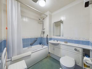EN-SUITE BATHROOM- click for photo gallery